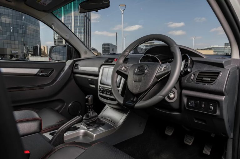 JAC T8 Interior